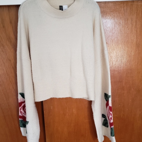 Cropped Sweater w/ Flared Sleeves - Picture 1 of 5